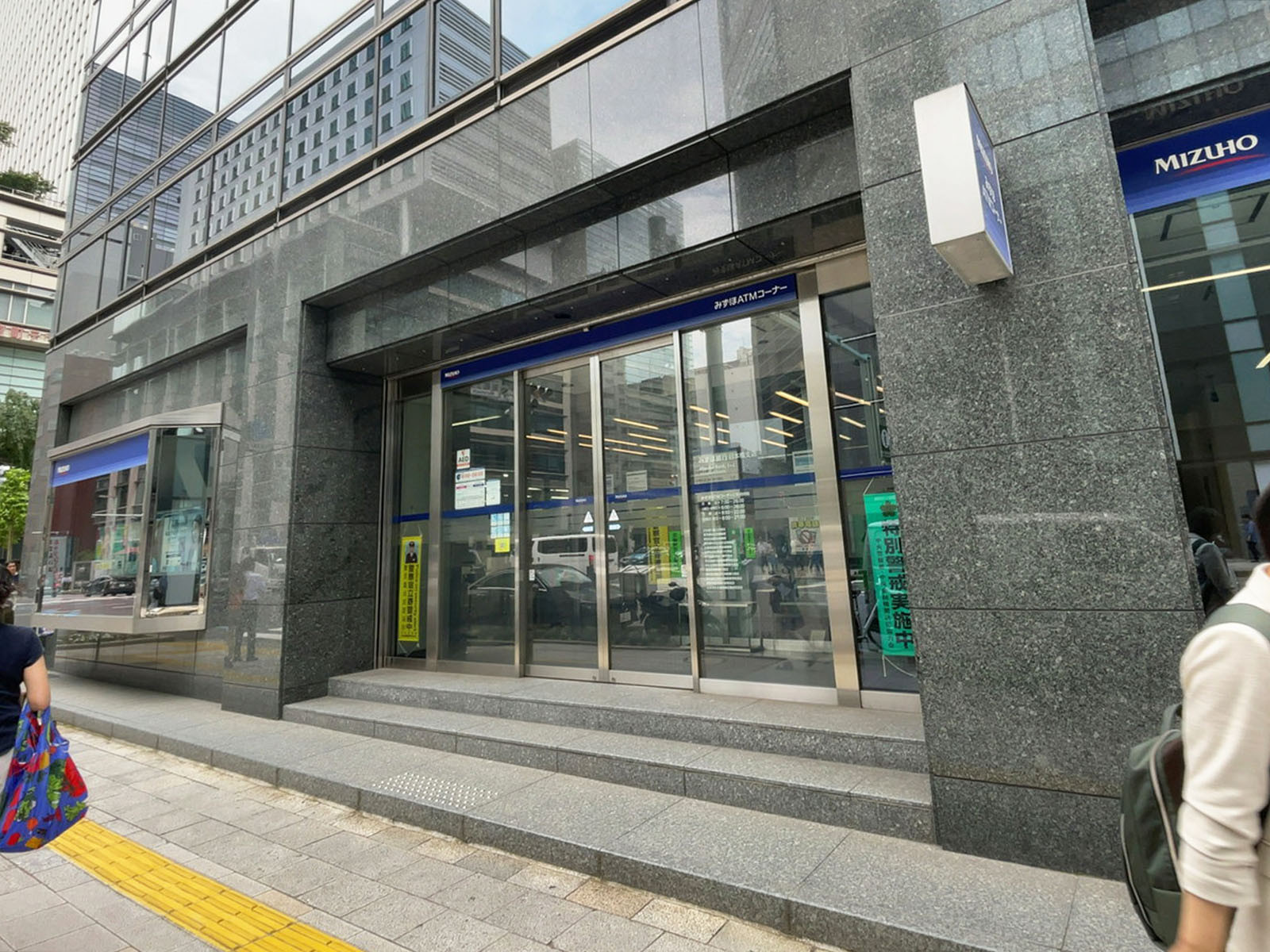 徒歩4分のみずほ銀行日本橋支店