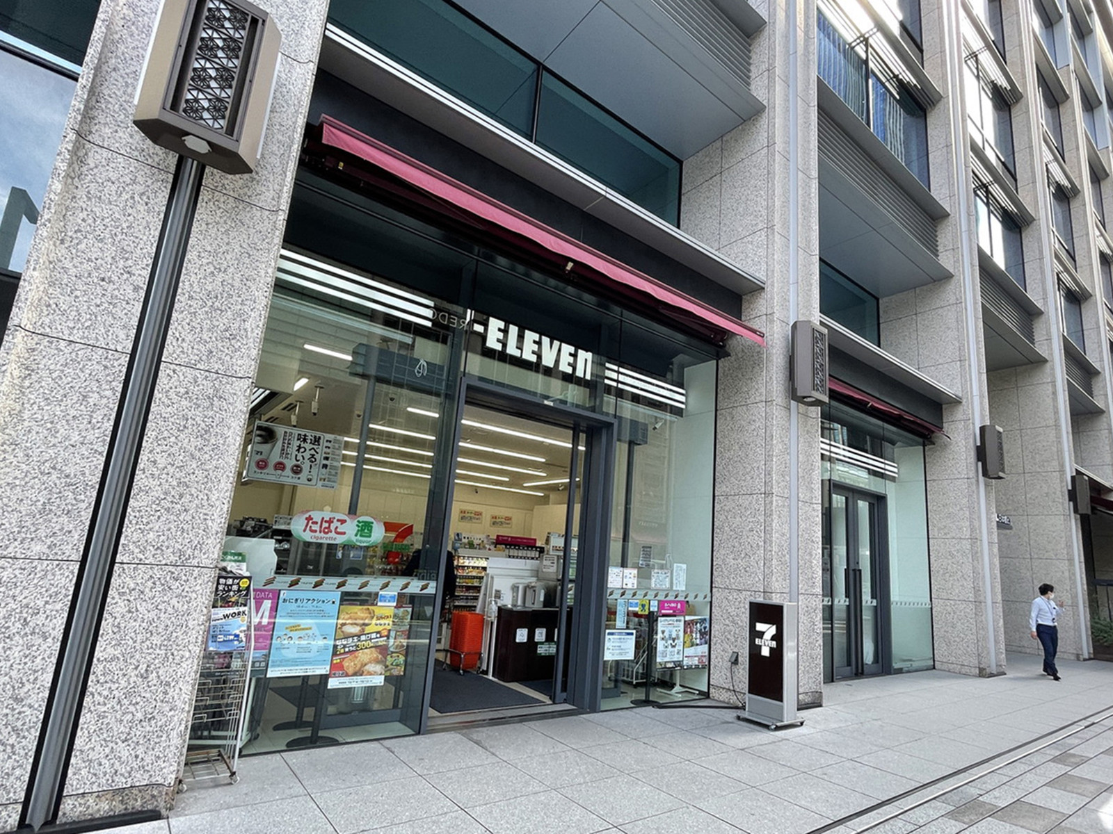 近くのセブンイレブン日本橋室町3丁目店