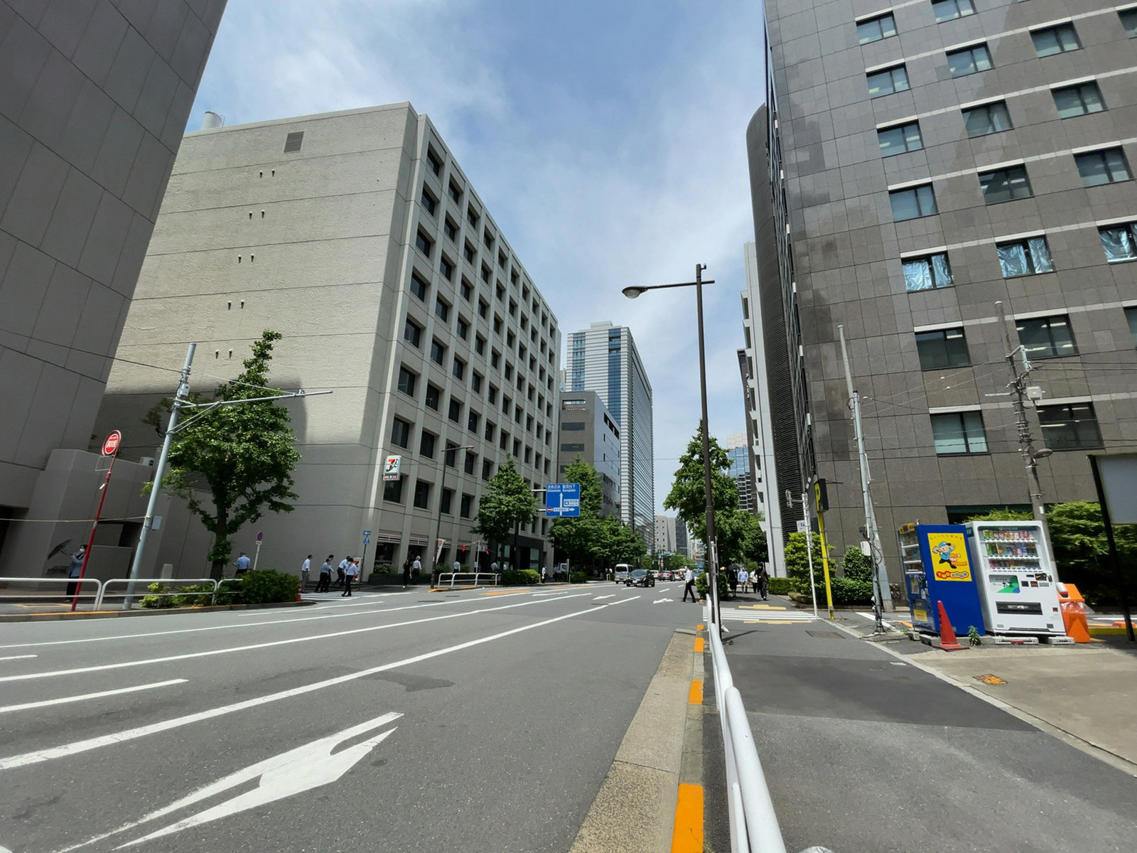 HKパークビル1前面の通り