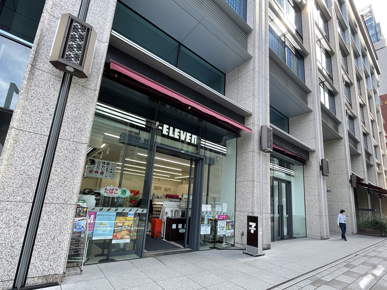 近くのセブンイレブン日本橋室町3丁目店