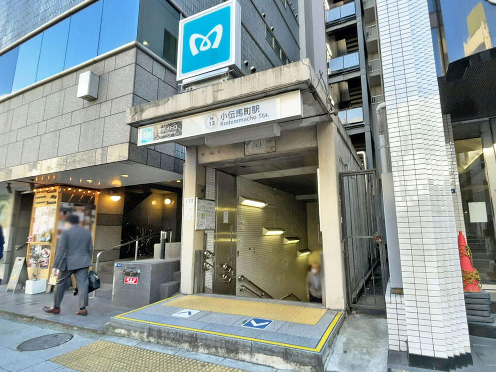 最寄りの「小伝馬町駅」