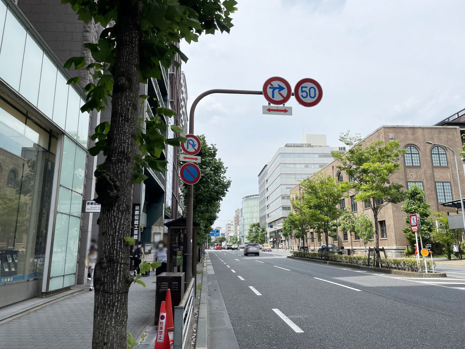 KDX烏丸ビル前面の通り