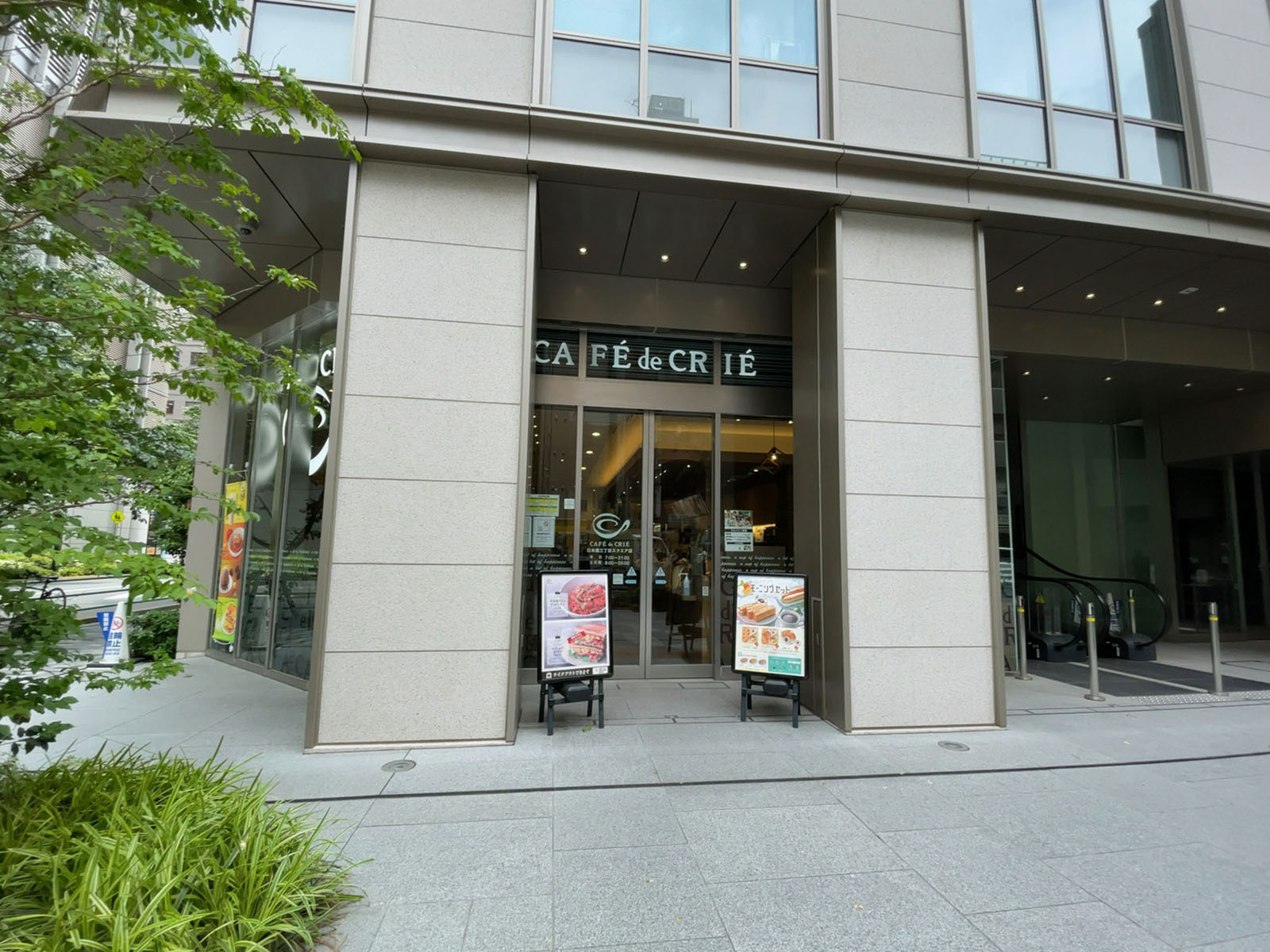 徒歩1分のカフェ・ド・クリエ 日本橋三丁目スクエア店