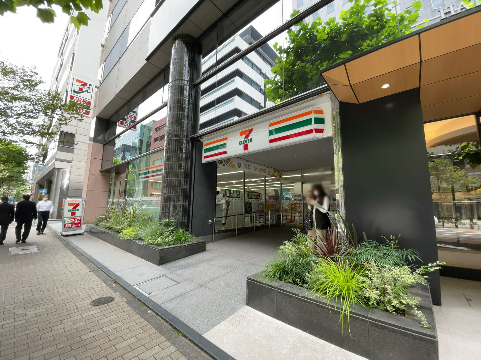 徒歩1分のセブンイレブン 八丁堀2丁目店