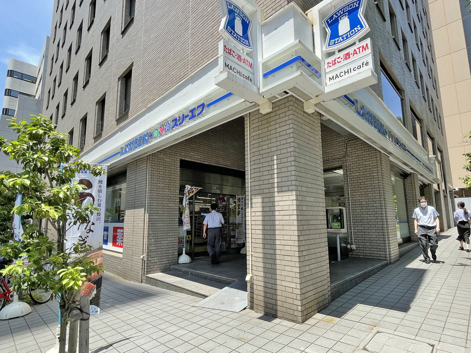 向かいのローソン・スリーエフ日本大通店