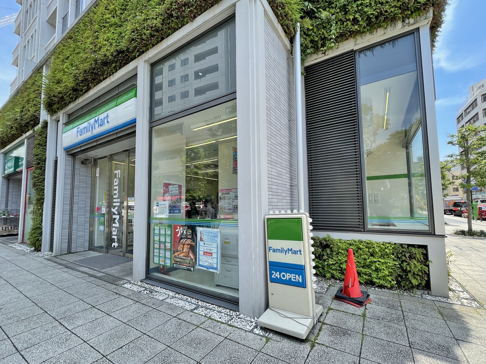 徒歩1分のファミリーマート山下町南店