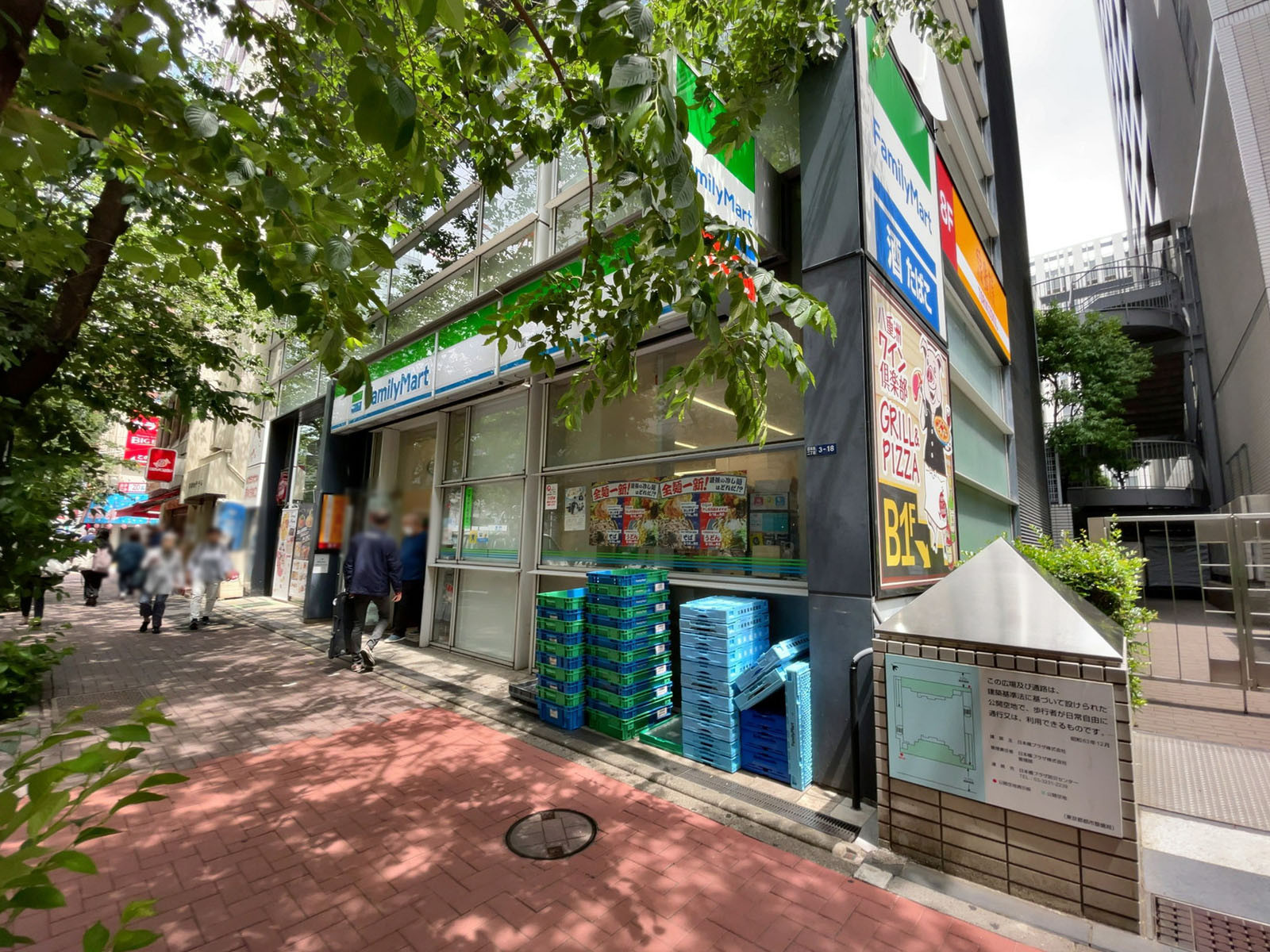 近くのファミリーマート 八重洲さくら通り店