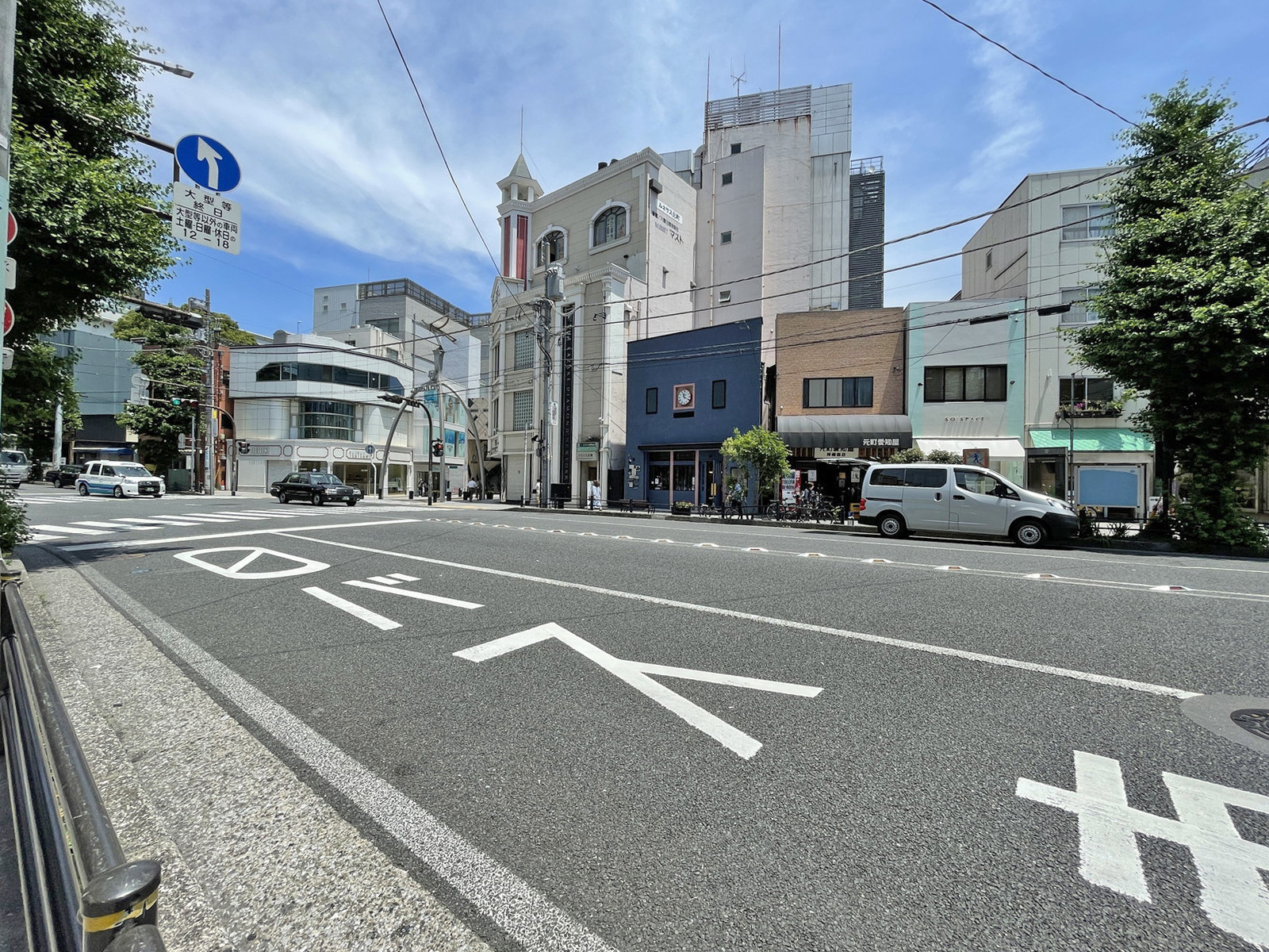 東源元町ビル前面の通り
