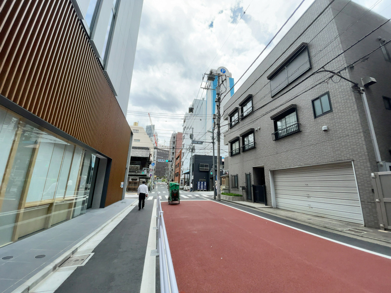 エスパシオ新富町前面の通り