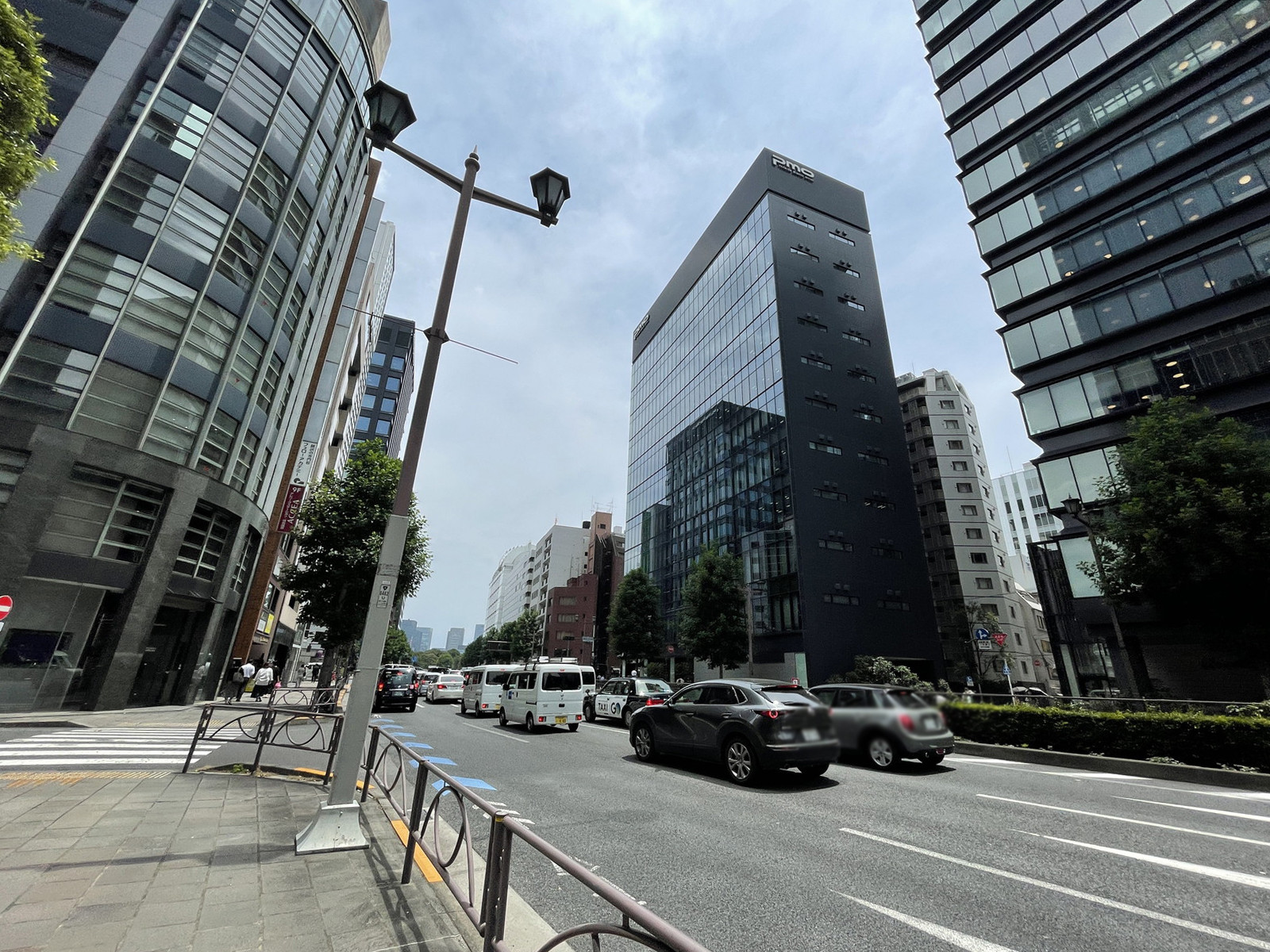 麹町プレイス前面の通り