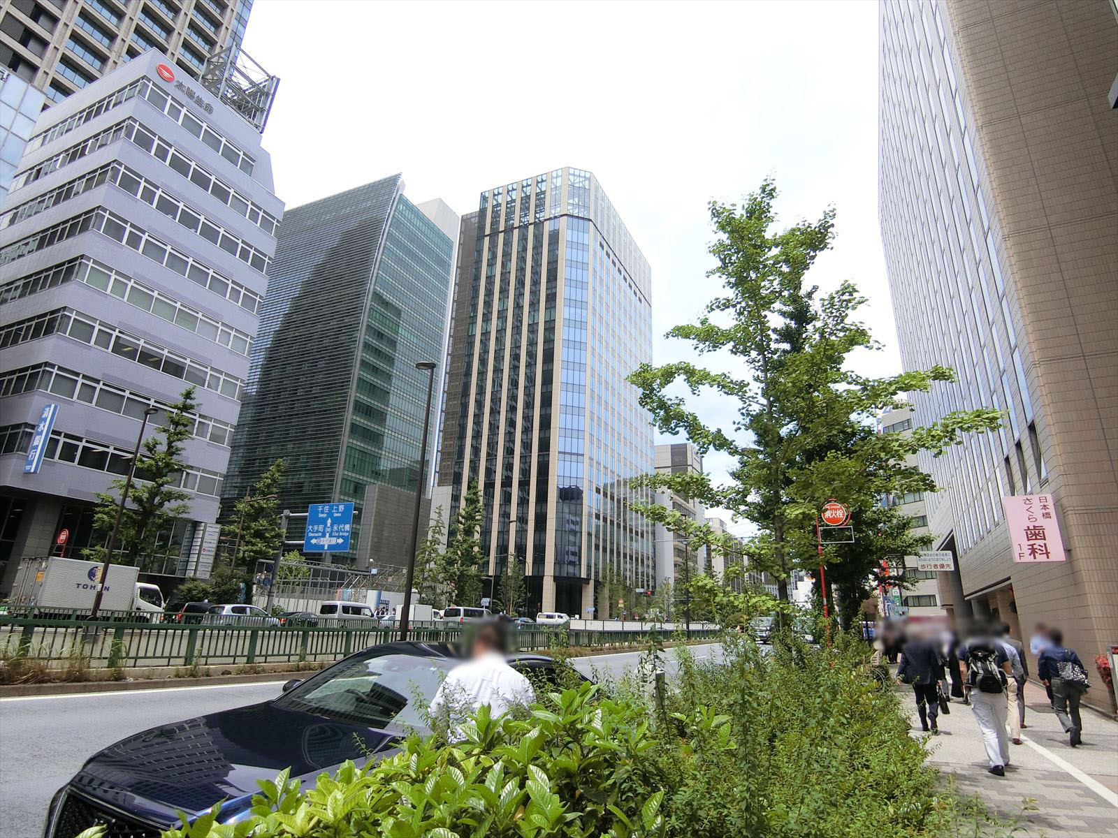 日本生命日本橋ビル前面の通り