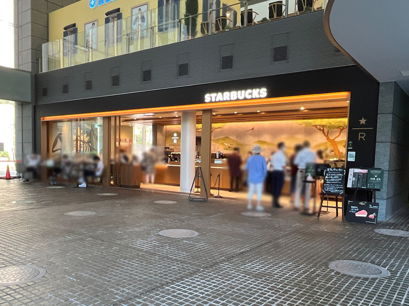 徒歩4分のスターバックス コーヒー 丸の内オアゾ店