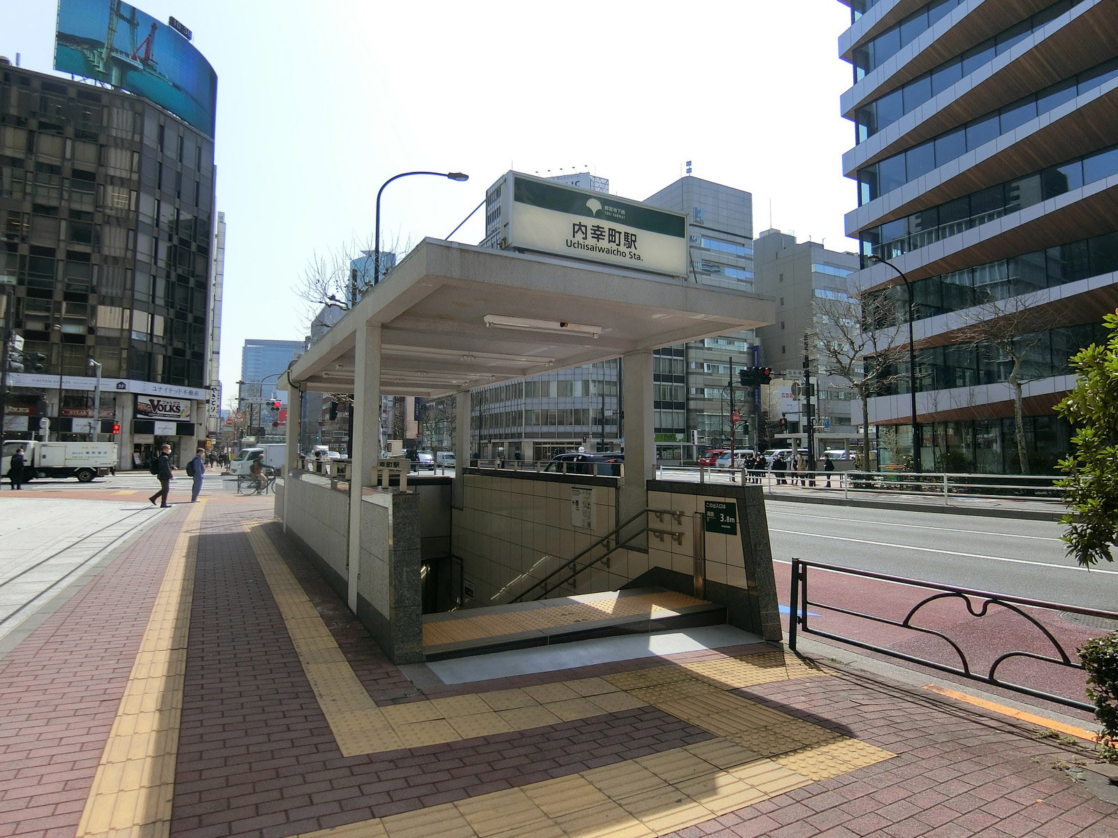 最寄りの「内幸町駅」