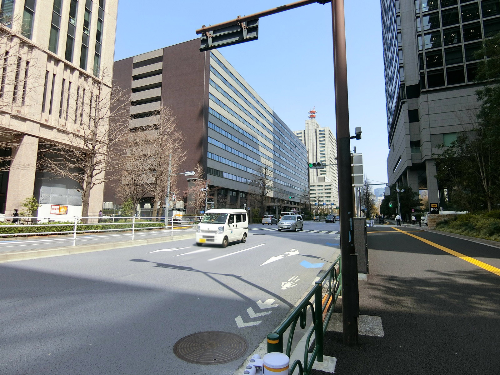 日比谷FORT TOWER前面の通り