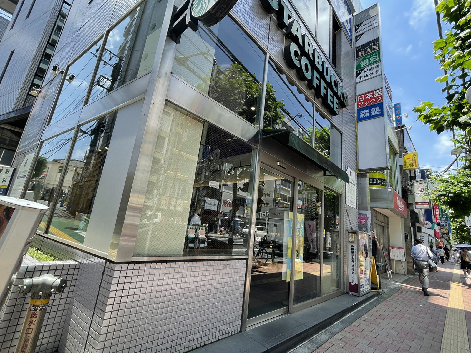 徒歩1分のスターバックスコーヒー高田馬場早稲田通り店