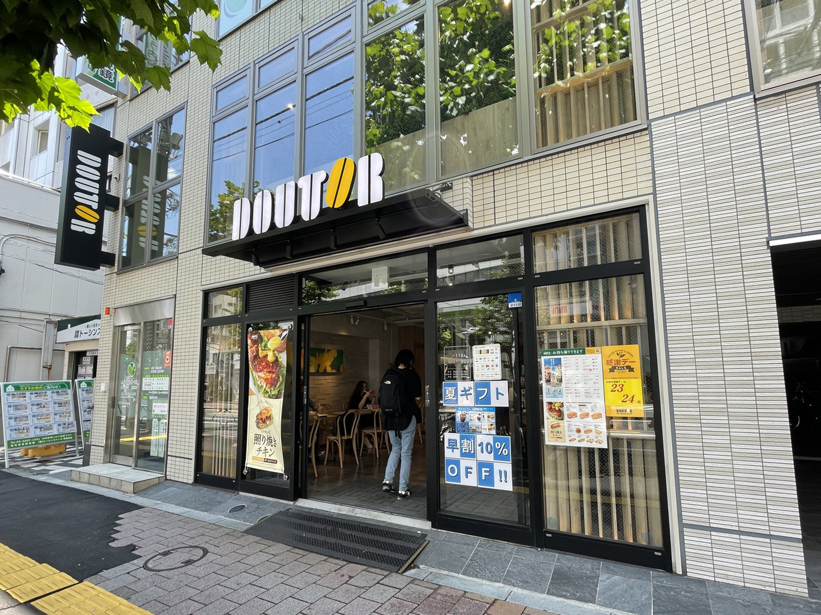 並びのドトールコーヒーショップ 高田馬場店
