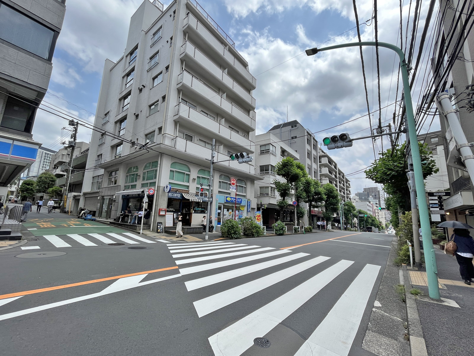 IRIE FIRST PLAZA前面八幡通り