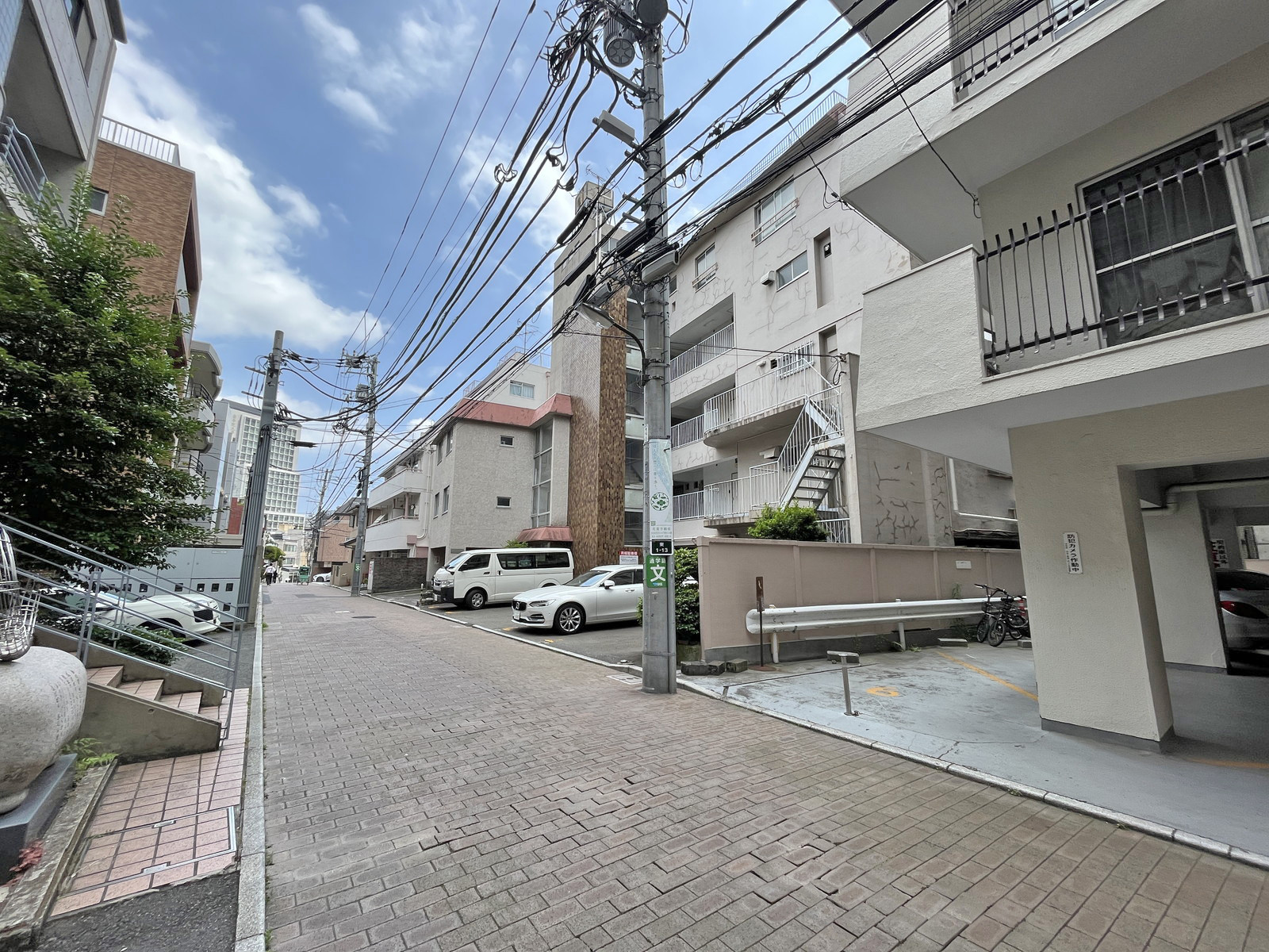 井上ビル前面通り
