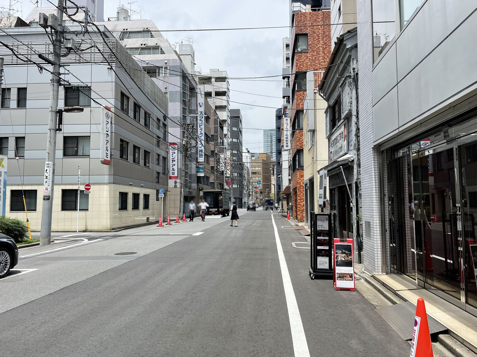 那智ビル前面の通り
