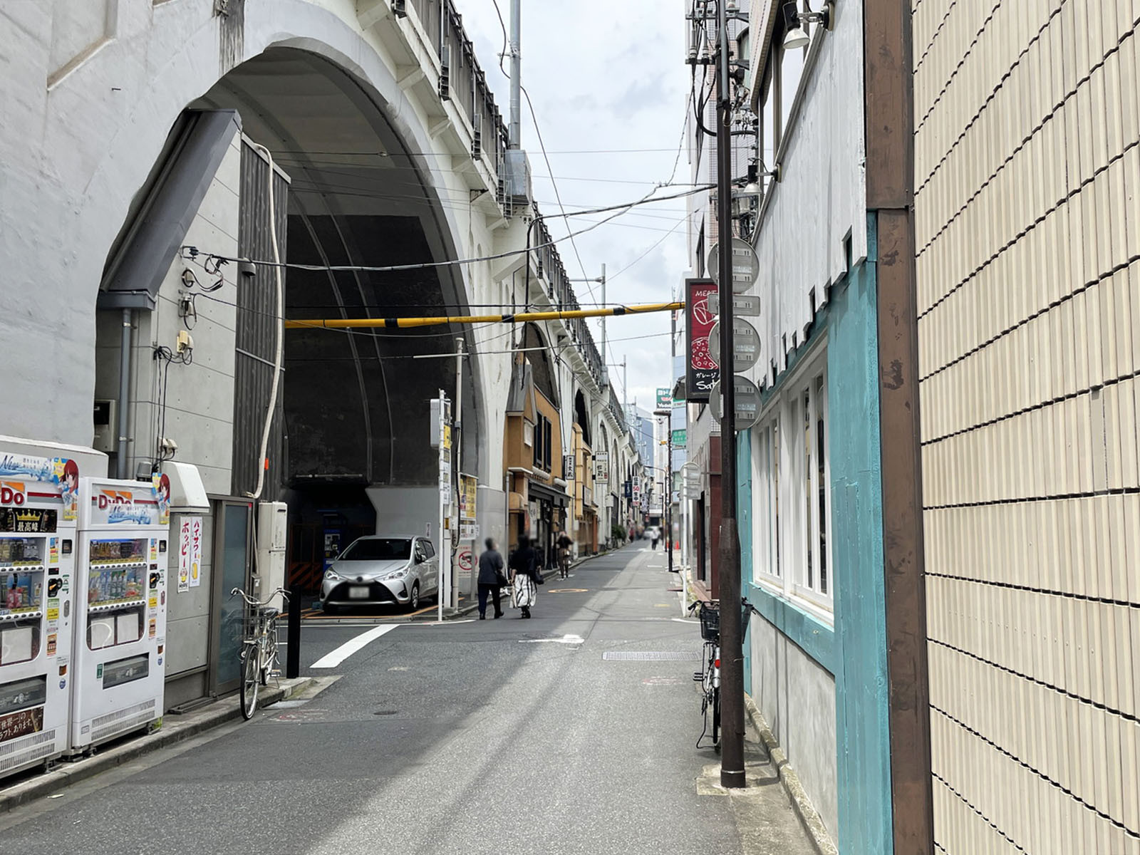 第1宮沢ビル前面の通り