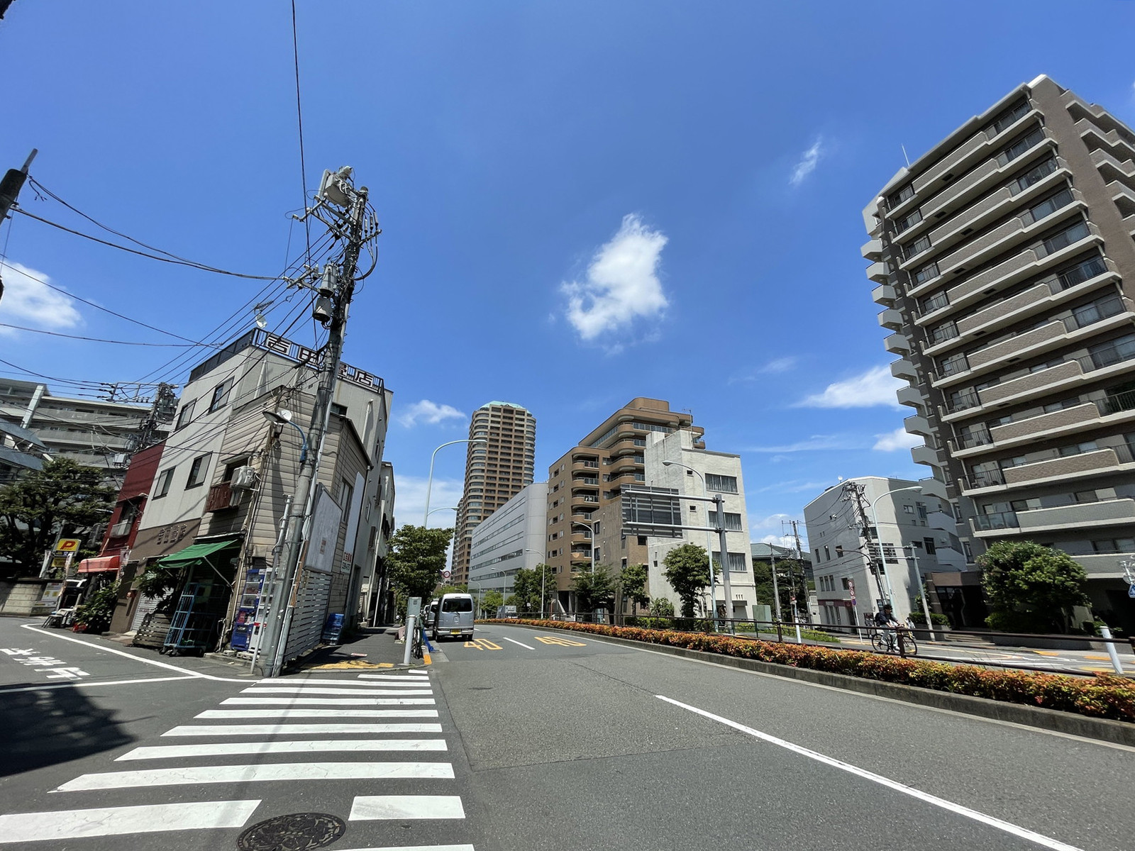 慶成ビル前面の通り