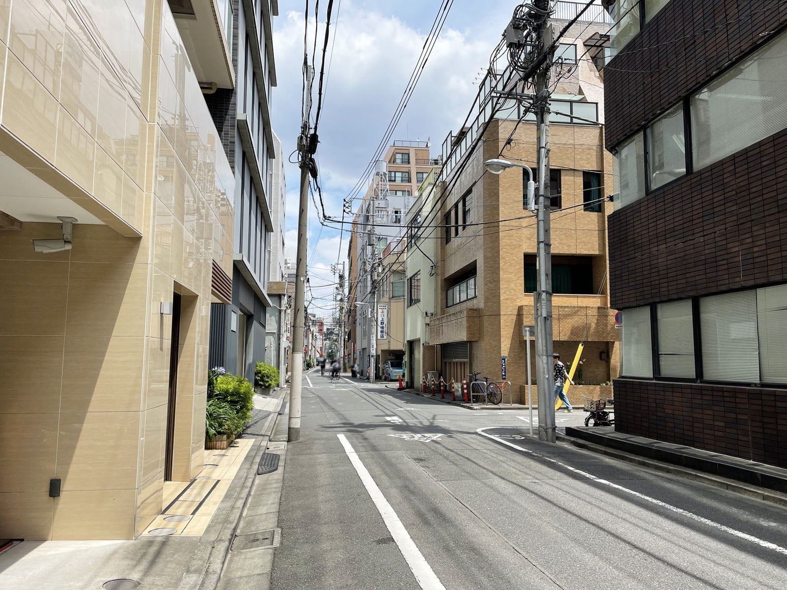 稲垣ビル前面の通り