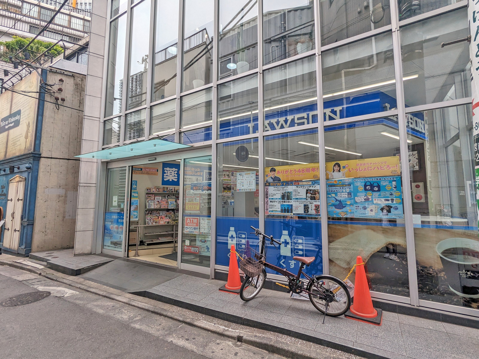 徒歩1分のローソン神宮前六丁目店