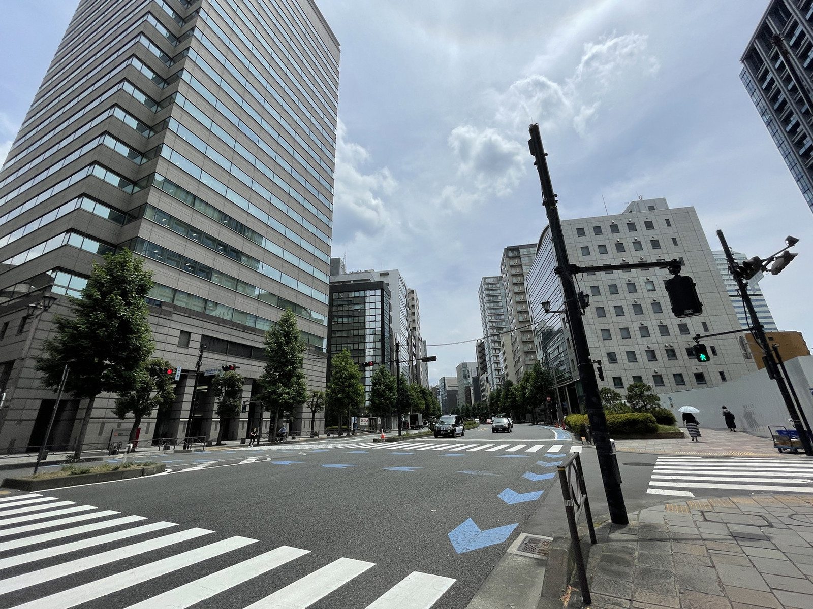 WeWork 日テレ四谷ビル前面の新宿通り