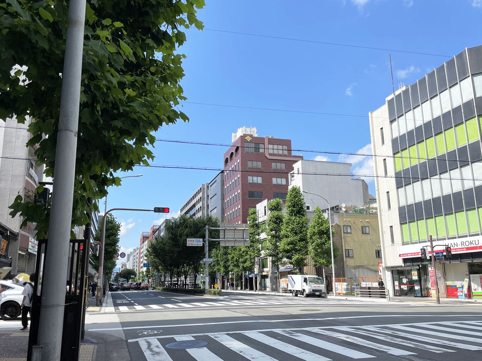 川南ビル前面の通り