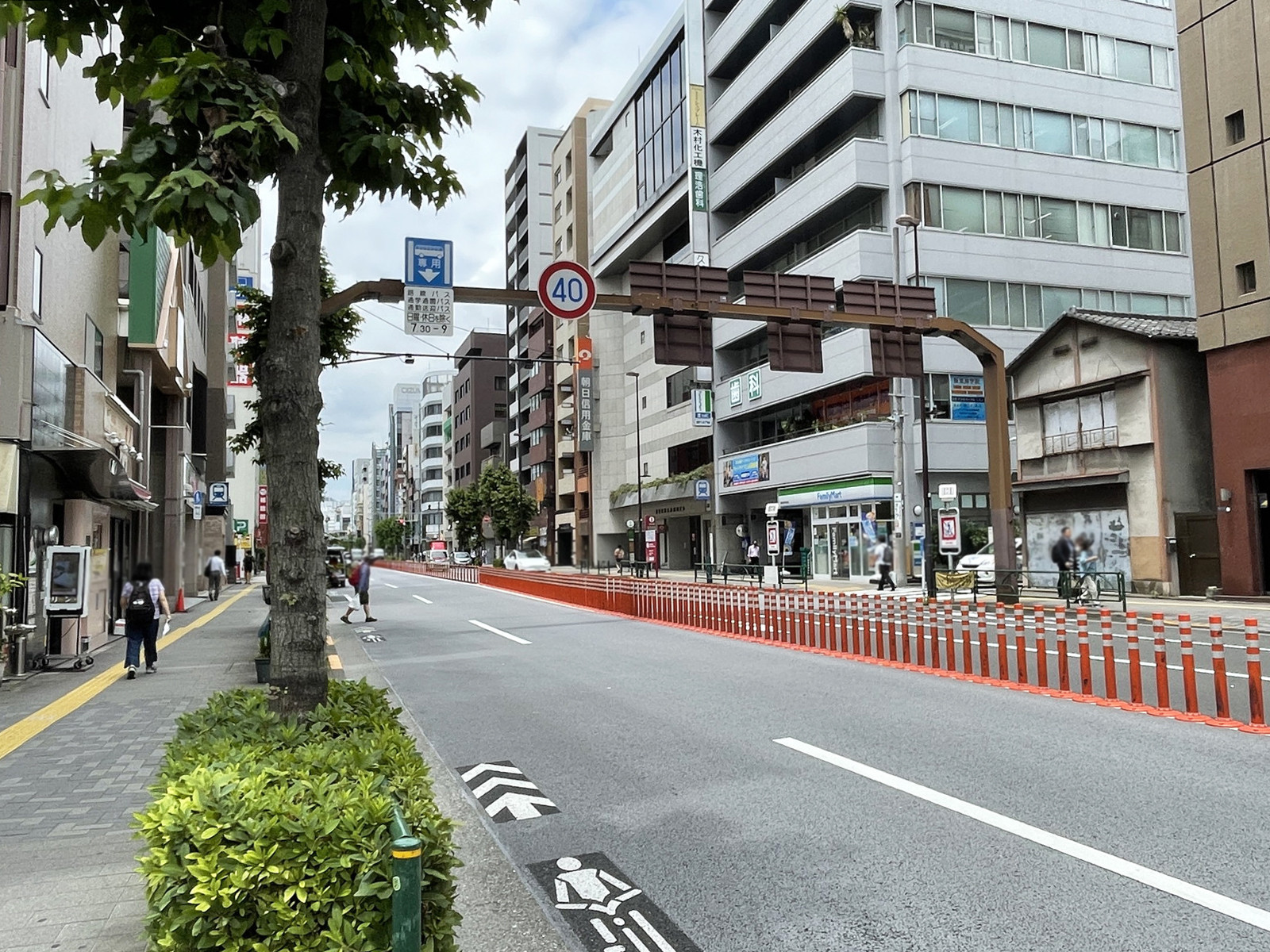 第2竹屋ビル前面の春日通り