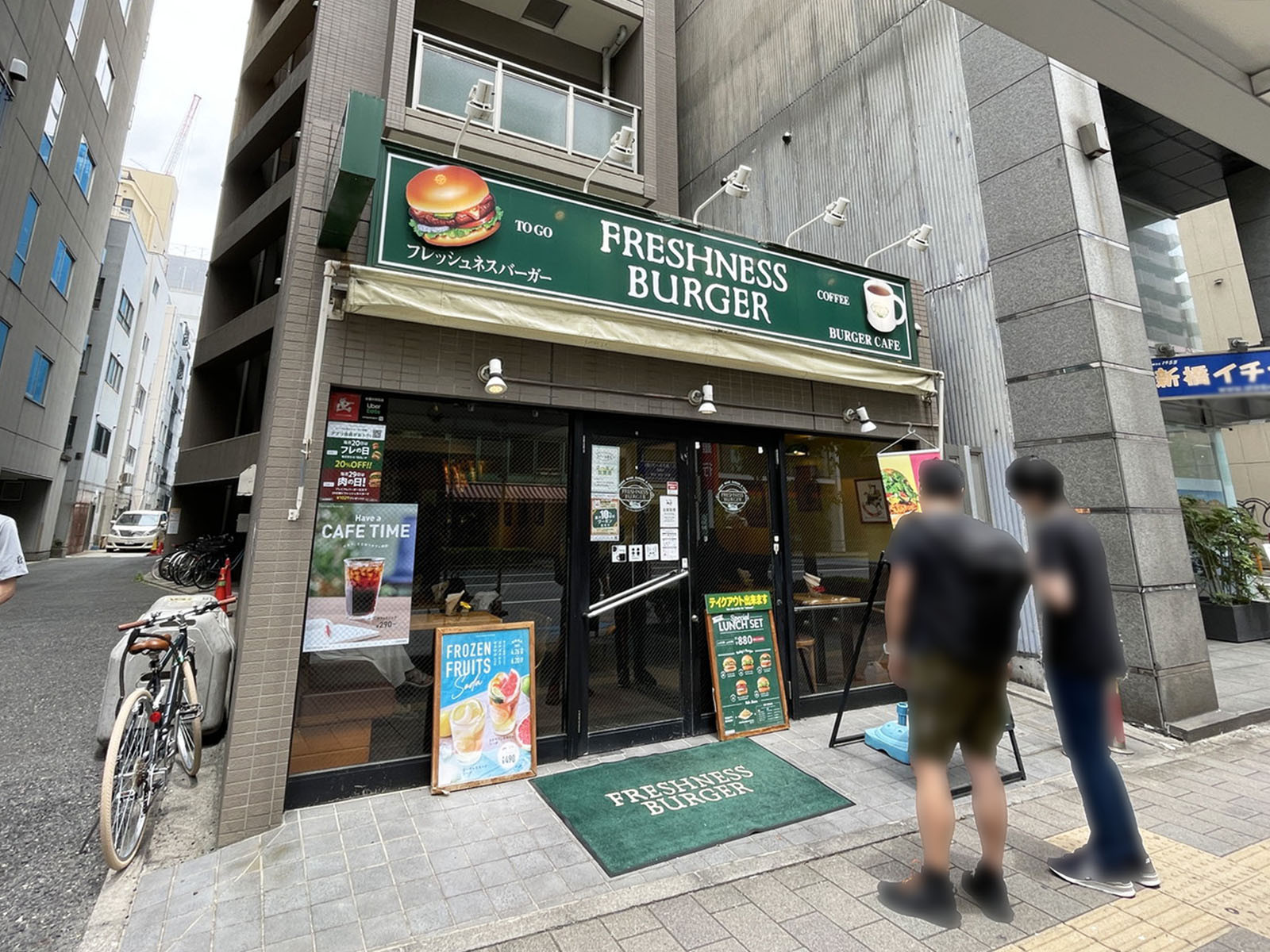 隣のフレッシュネスバーガー東上野