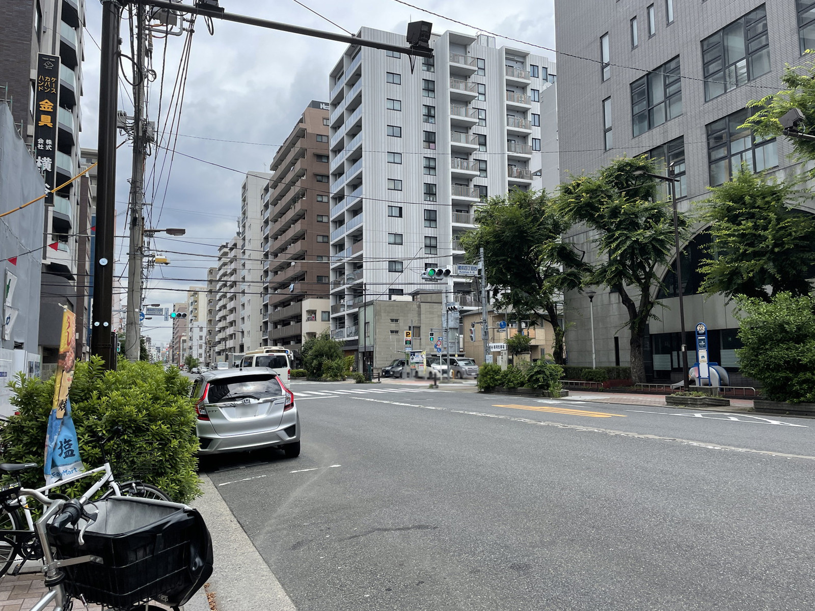 長沼ビル前面の新堀通り