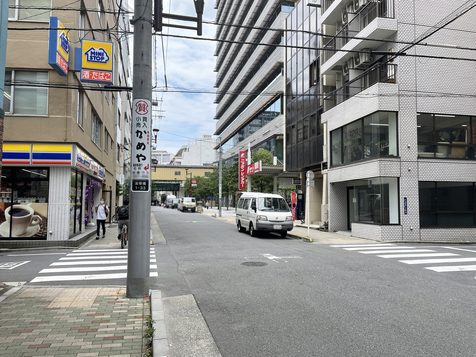 稲垣ビル前面の通り