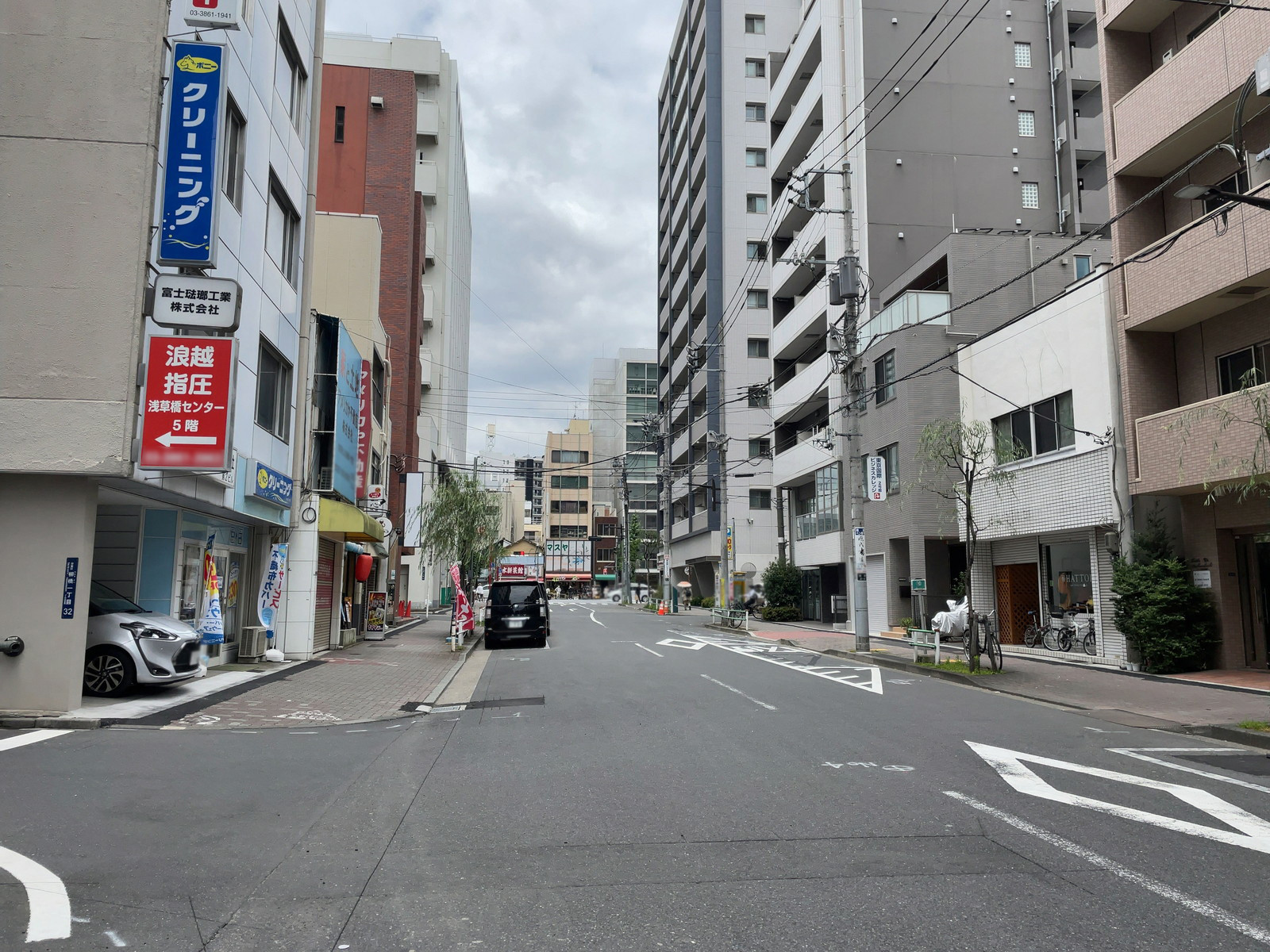 Landman ASAKUSABASHI前面の柳橋中央通り