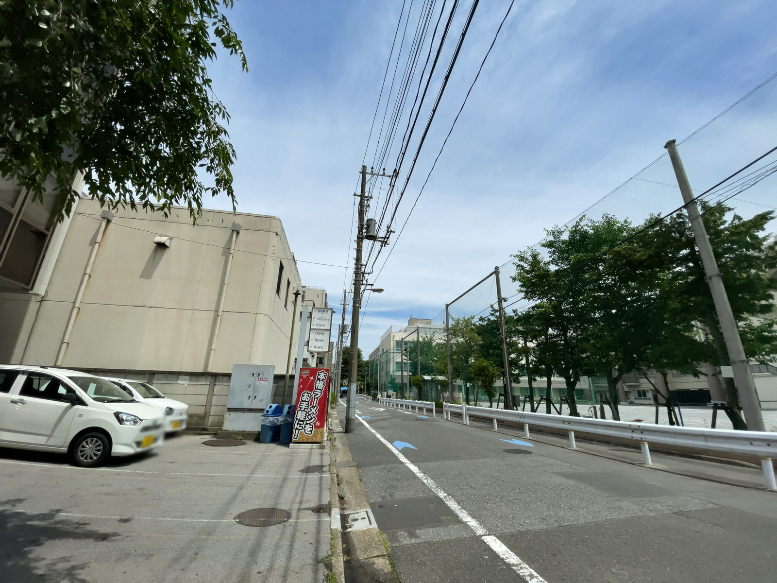 ナビックビル前面の通り