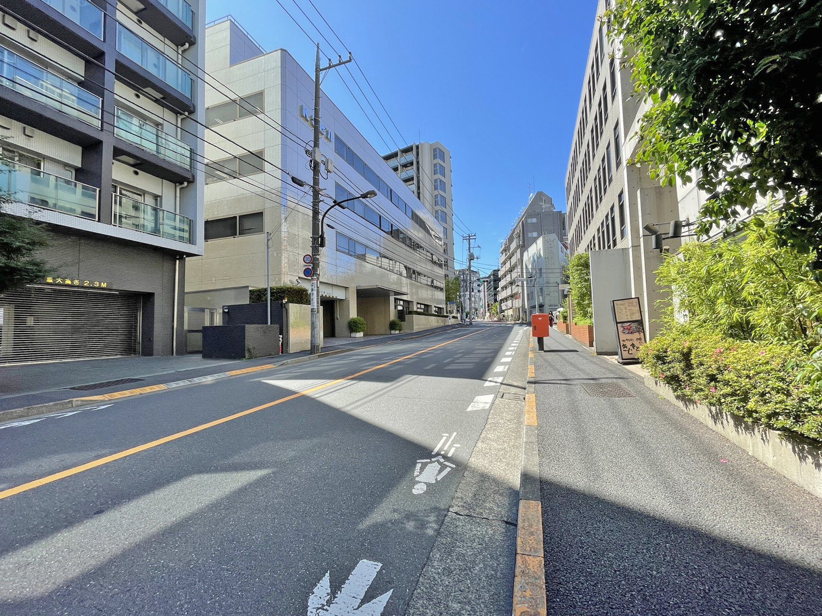 市ヶ谷グリーンプラザ前面の通り