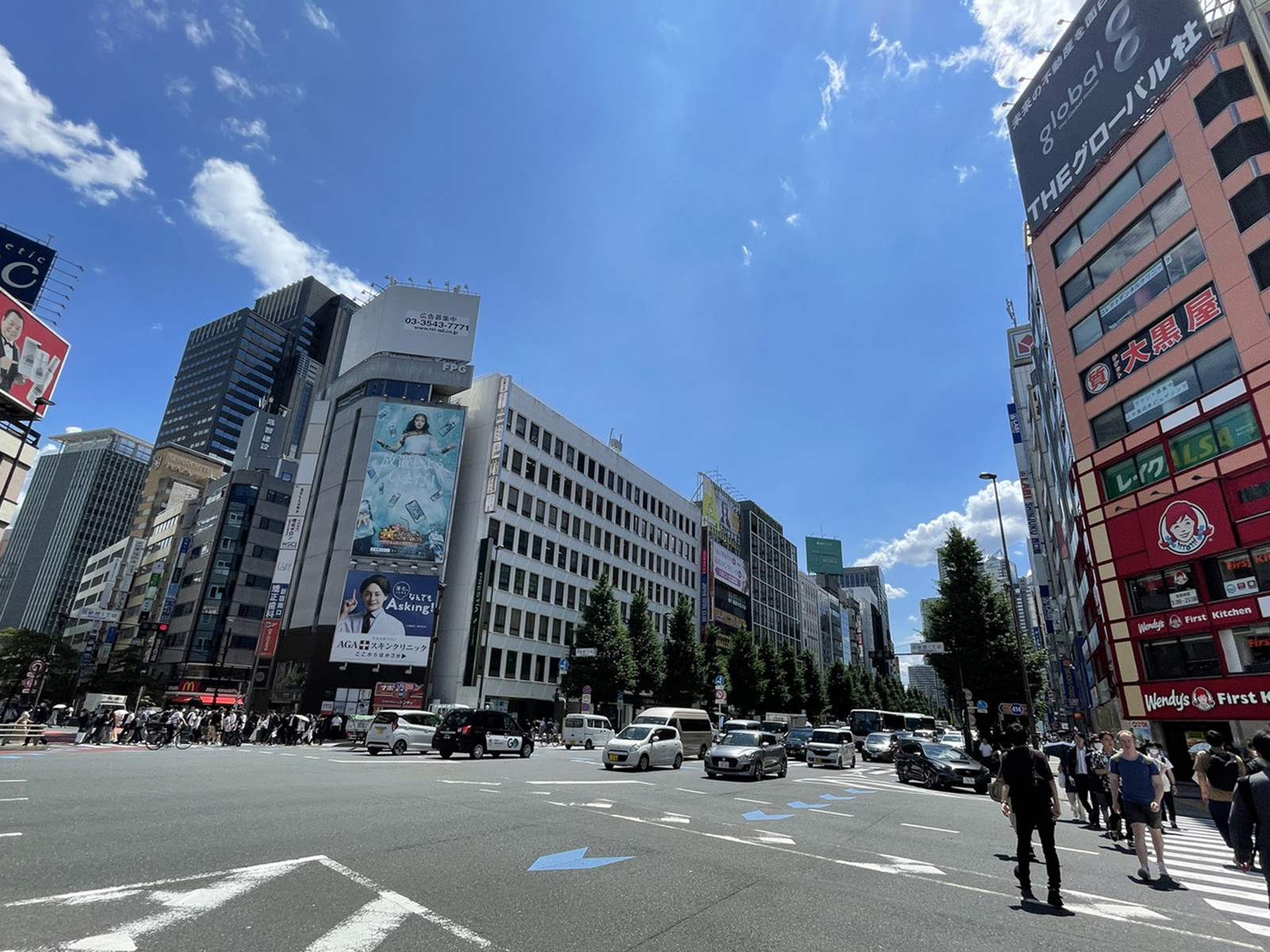 TRN新宿プラザ前面の甲州街道