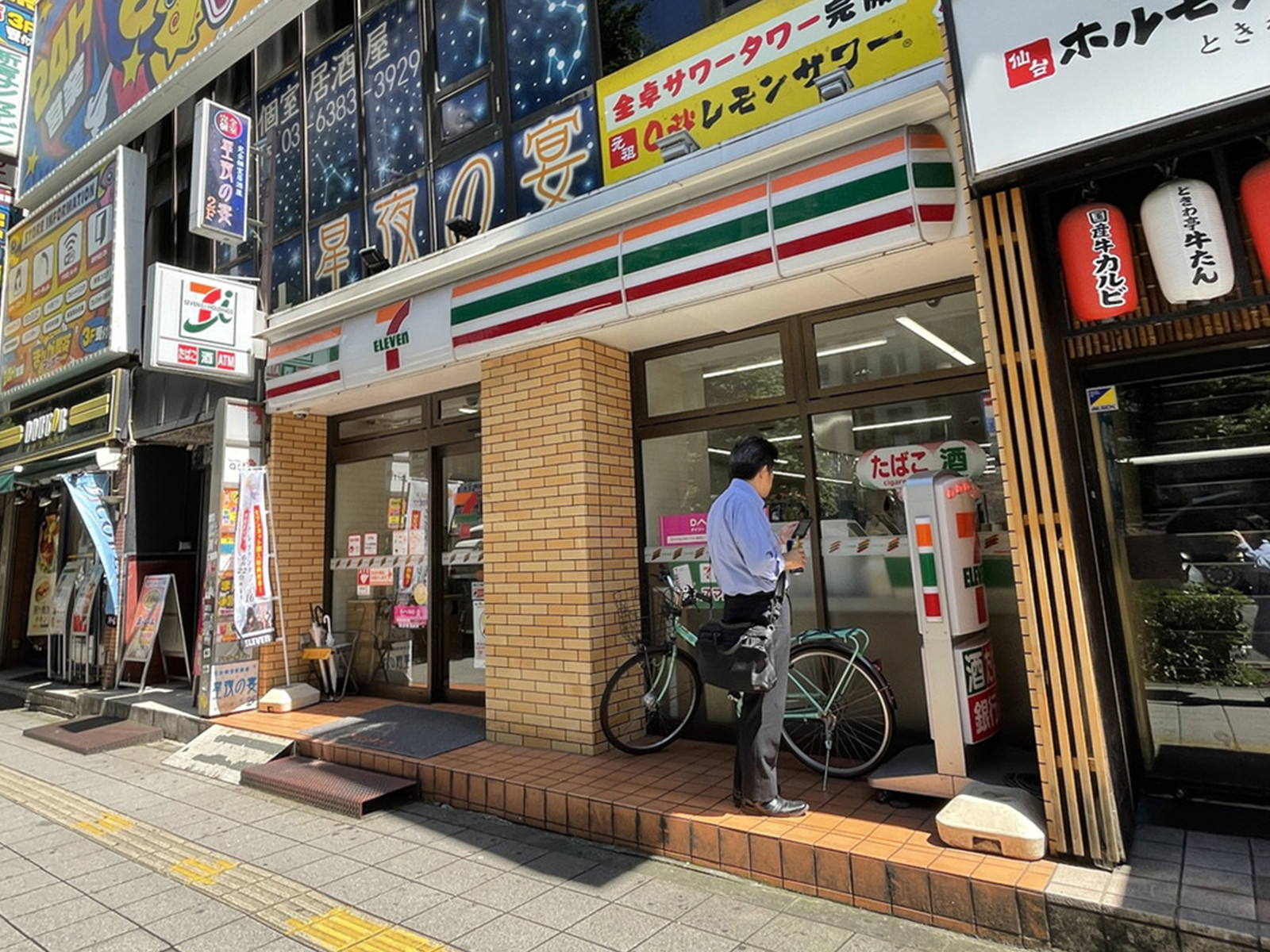 徒歩1分のセブンイレブン新宿駅西店