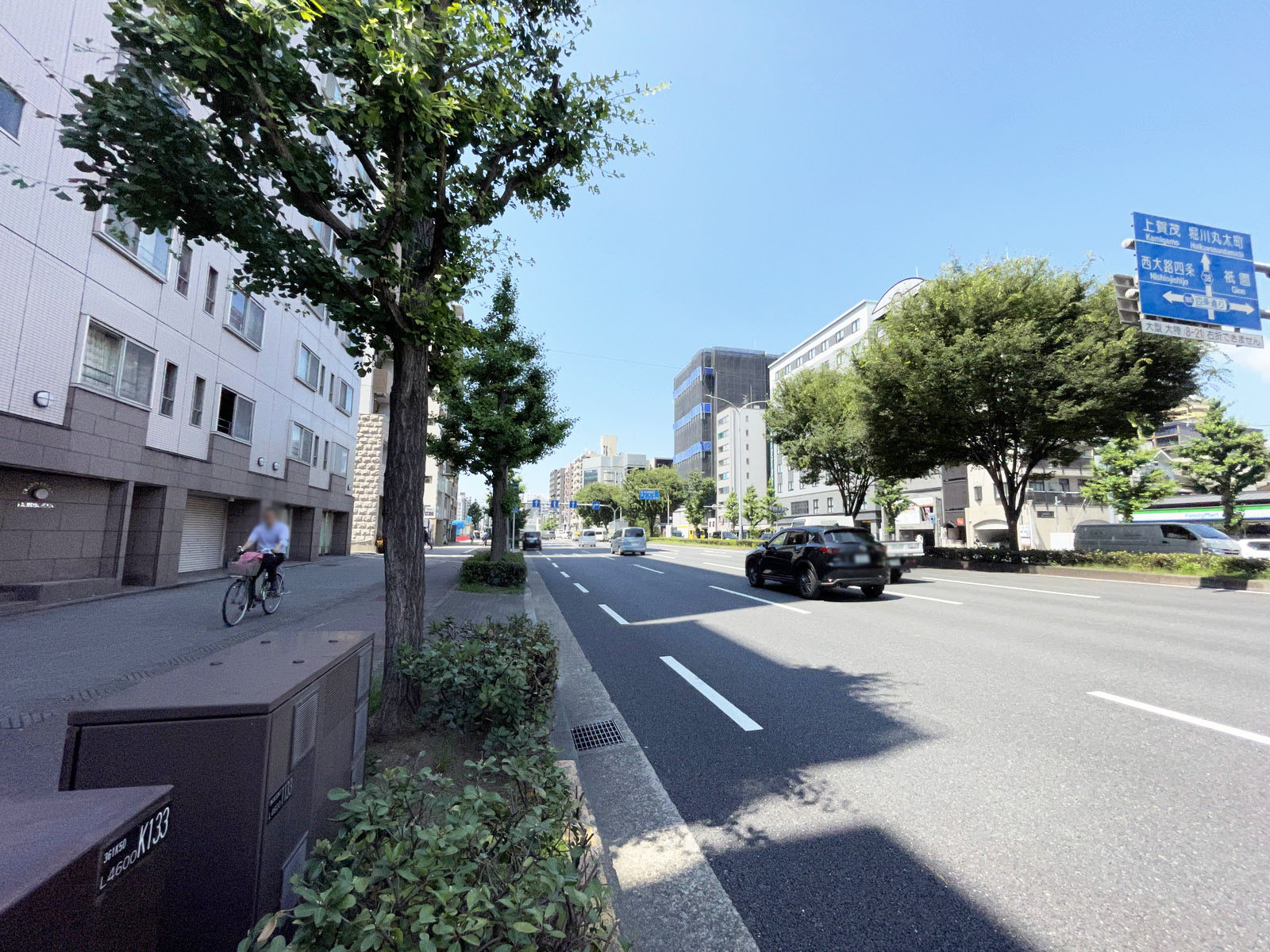 四条堀川ビル前面の通り