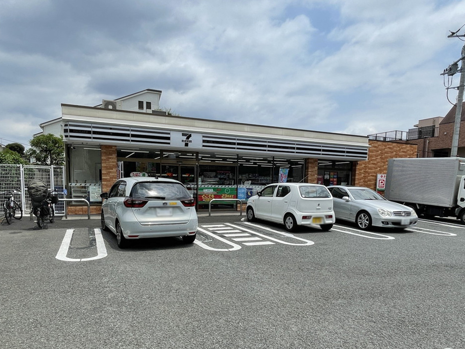 至近のセブンイレブン世田谷成城1丁目店