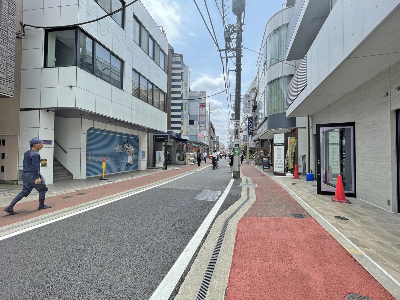 吉浦ビル前面の通り