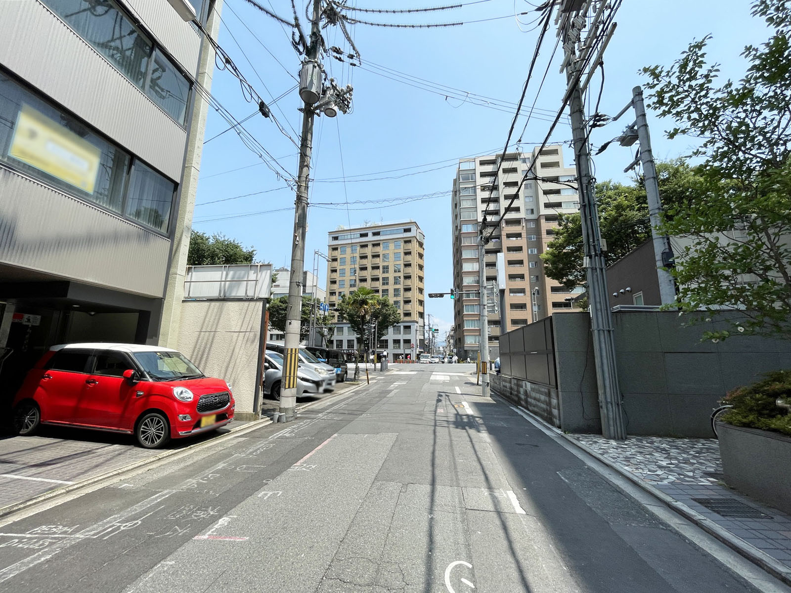 小林ビル前面の通り