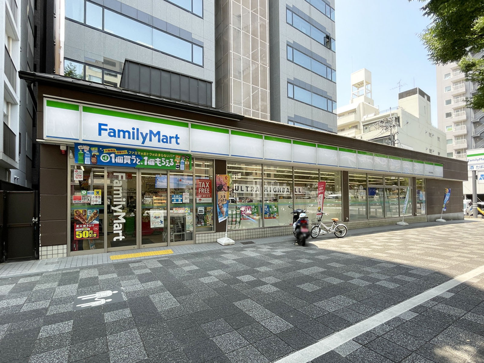 至近のファミリーマート 御池西洞院店