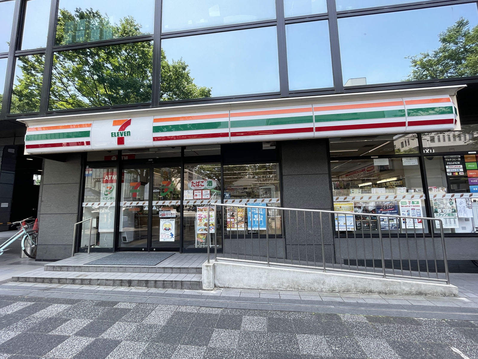 徒歩2分のセブンイレブン 烏丸御池店