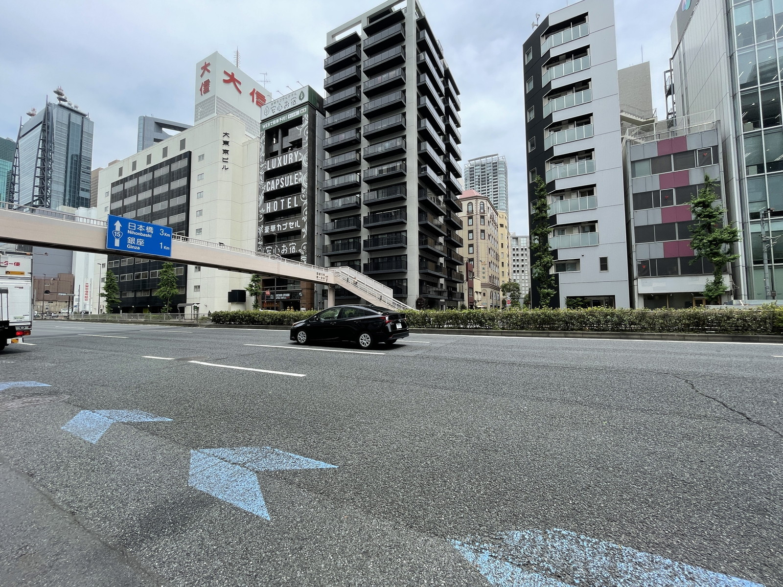 新橋第一ビル前面の通り