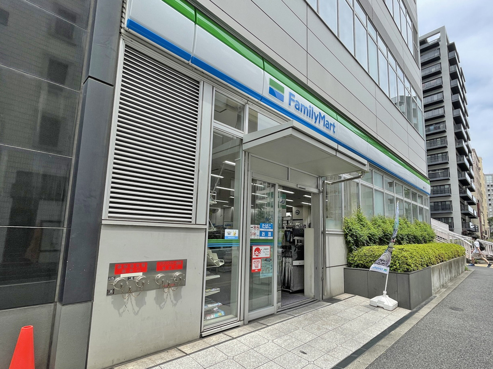 近くのファミリーマート新橋5丁目店