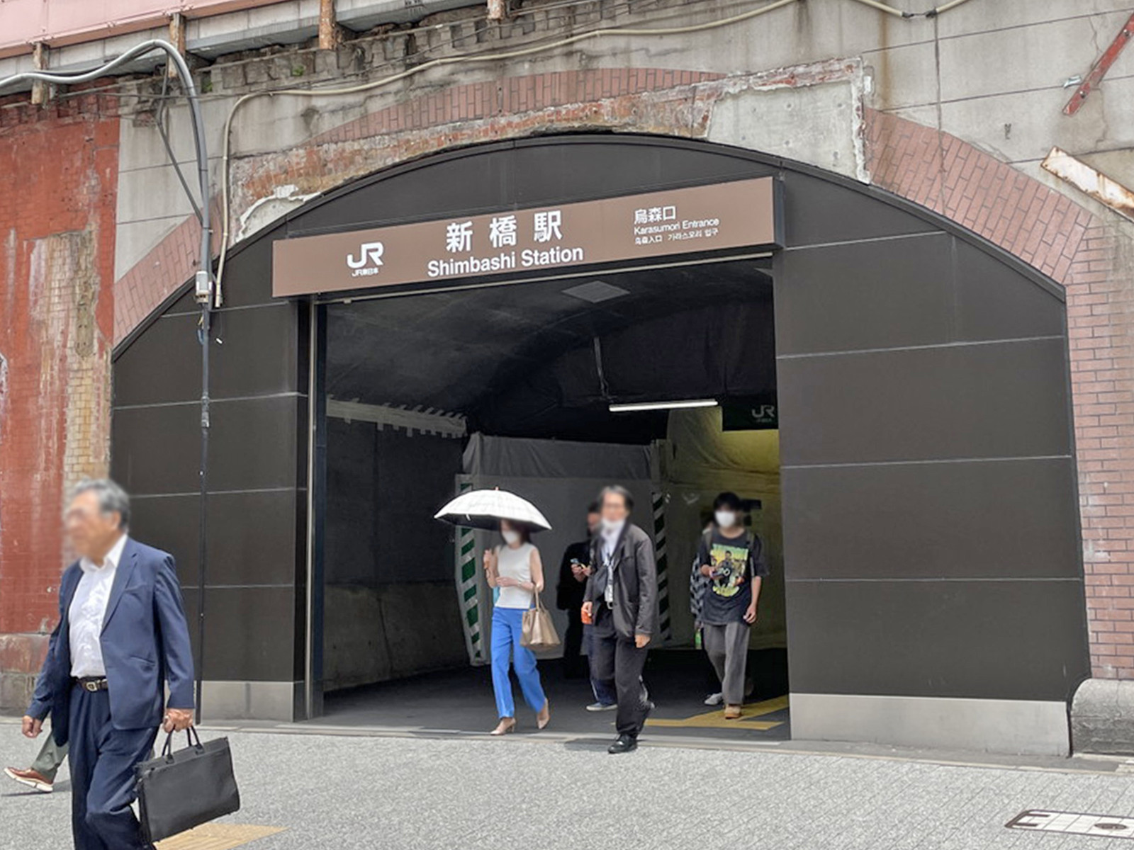 最寄りの「新橋駅」