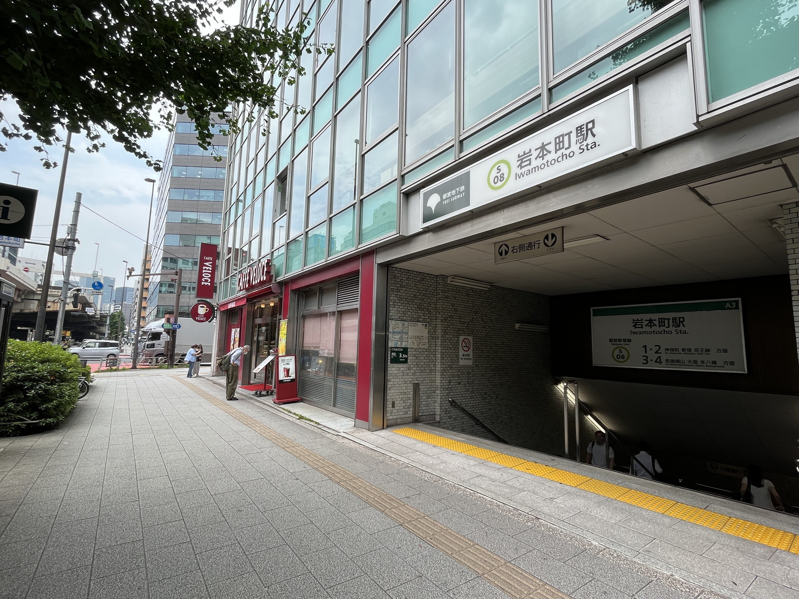 最寄りの「岩本町駅」