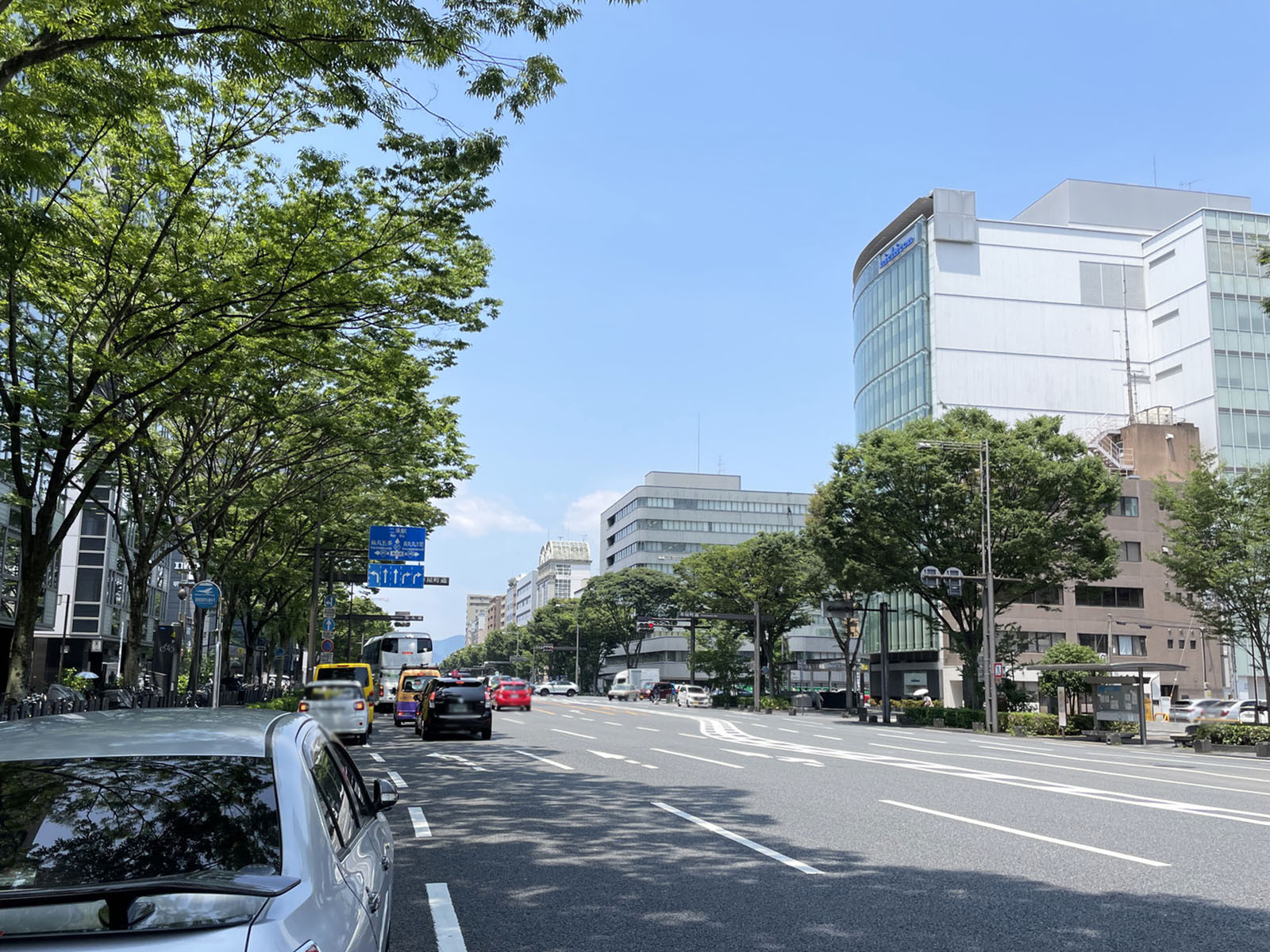 吉岡御池ビル前面の通り