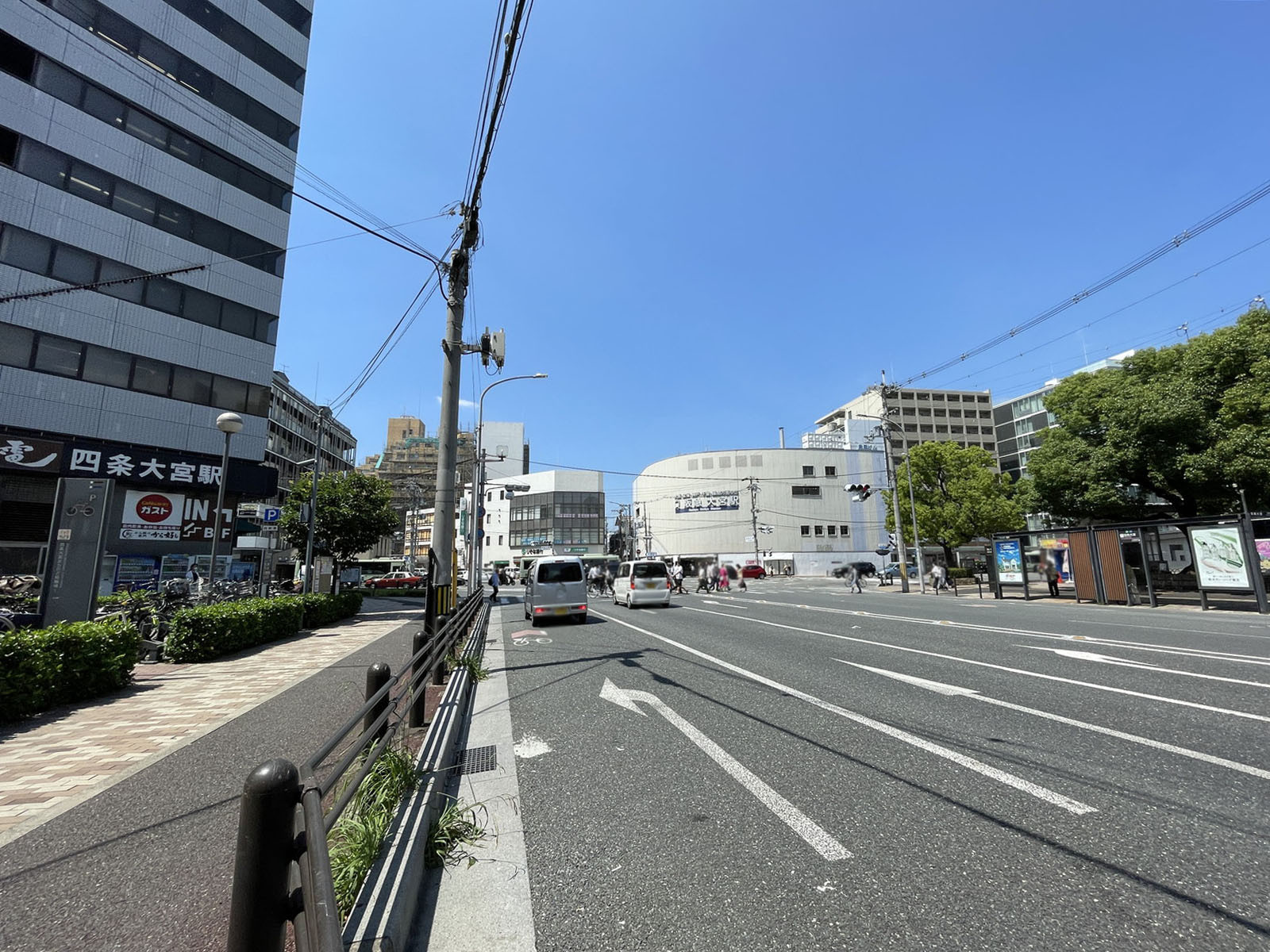 三虎第三ビル前面の通り